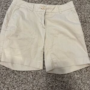 Nautica beige shorts
Size 0
Has pockets

Smoke free and pet free home